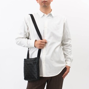 エンポリオアルマーニ ショルダーバッグ/クロスボディ バッグ メンズ モノグラム ブラック Y4M366 Y142V 81072 EMPORIO ARMANI