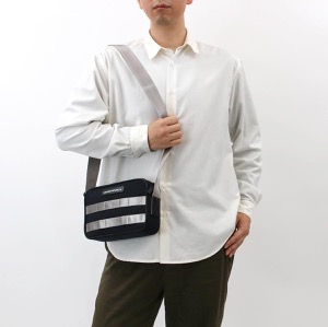 エンポリオアルマーニ ショルダーバッグ/カメラバッグ/クロスボディ バッグ メンズ ネイビーブルー Y4M384 Y200V 80033 EMPORIO ARMANI