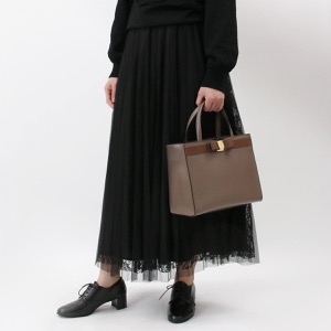 フェラガモ ハンドバッグ/トートバッグ/ショルダーバッグ バッグ レディース ヴァラ リボン ミディアム キャラウェイシードブラウンベージュ 21I290 CARAWAY SEED 0741078 SALVATORE FERRAGAMO