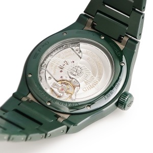 ジラールペルゴ ロレアート グリーンセラミック アストンマーティン 42mm 81010-32-3081-1CX 限定 自動巻き