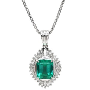 ネックレス Pt900 グリーン 緑 ダイヤ エメラルド バゲットヘイローペンダント Pt プラチナム  中古