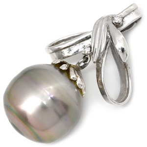 ペンダントトップ 黒蝶パール 15mm ダイヤモンド Pt シルバー 真珠 シルバー プラチナ ネックレストップ オフラウンドシェイプ リボン 中古