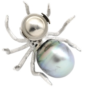 ブローチ 黒蝶パール 12.9mm 蜘蛛モチーフ ピンブローチ K18WG シルバー クモ くも 黒真珠 バロックパール シルバー 18K 750WG 18金 中古