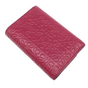 ロエベ 三つ折り財布 リピート スモール バーティカル ウォレット カーフ ピンク アナグラム エンボス加工   C499S97X04 中古