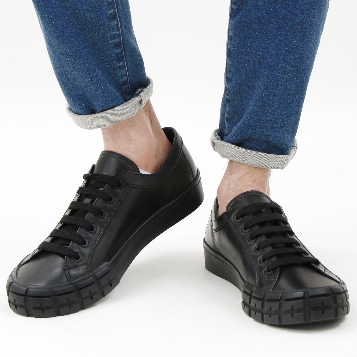 楽天市場 プラダ スニーカー 革靴 シューズ メンズ ヴィッテロ ソフト 三角ロゴ ローカット ブラック 2eg302 1 F0002 Prada ブルークウォッチカンパニー